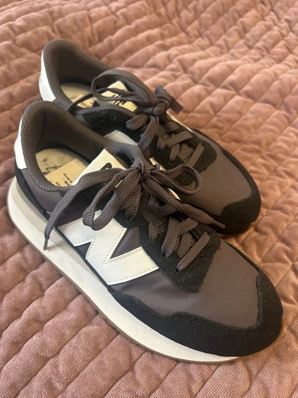 New BalanceBlack & White Classic Runner Sneakers NWT - Picture 1 of 6